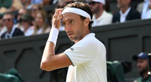 Wimbledon > Arthur Rinderknech, après sa défaite contre Novak Djokovic : « On est tous des chiens dans la cage à essayer d&rsquo;en sortir et de se battre les uns contre les autres. Mais on est tous accro à ça »