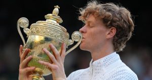 Wimbledon : Jannik Sinner bat Alexander Zverev et s&rsquo;offre le titre