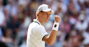 Wimbledon : Jannik Sinner bat Novak Djokovic et file en finale