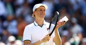 Wimbledon : Jannik Sinner écarte Struff et se qualifie en demi-finale