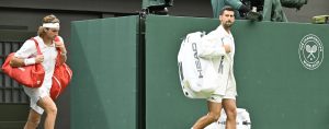 Wimbledon > Novak Djokovic, facile vainqueur de Tsitsipas : « Stefanos n’est pas au meilleur de sa forme, c&rsquo;est évident. À certains moments clés, il ratait des coups importants qu&rsquo;il n’aurait peut-être pas ratés en temps normal »