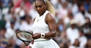 Wimbledon : après son élimination en simple, Serena Williams est touchée à un genou et incertaine pour le double avec sa sœur