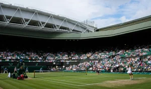 Wimbledon : la légende Stan Smith s&rsquo;endort devant la finale Sinner-Zverev