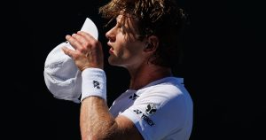 Wimbledon – Zizou Bergs craque sur le court mais aussi en conférence de presse : « Le match m&rsquo;a échappé »