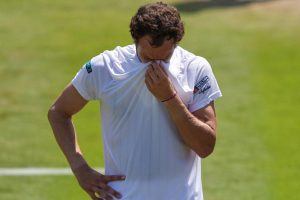 les larmes du revenant Roman Safiullin, qui poursuit son Wimbledon de rêve et retrouve les huitièmes de finale