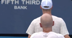 ATP – Cincinnati, Vidéos > La colère de Shapovalov qui se venge en allumant Mannarino au filet !