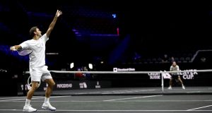 ATP > Le superbe hommage de Stefanos Tsitsipas envers Federer : « Roger, je t&rsquo;ai admiré tout au long de mon enfance, et même à l&rsquo;âge adulte, ce qui rendait les affrontements contre toi d&rsquo;autant plus difficiles »