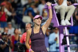 Belinda Bencic s’excuse sur le court auprès du public de Toronto après avoir déclaré forfait face à Coco Gauff