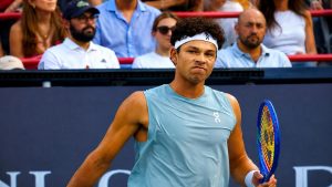 Ben Shelton bat Joao Fonseca à Montréal et reste en course pour défendre son titre.