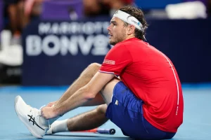 Blessé au genou, Taylor Fritz refuse de s&rsquo;arrêter : « Si je peux jouer malgré la douleur, j&rsquo;essaie »