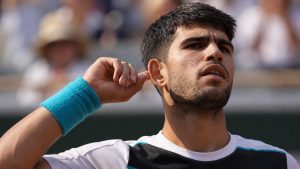 Carlos Alcaraz pourrait manquer le reste de la saison 2026, craint Greg Rusedski.