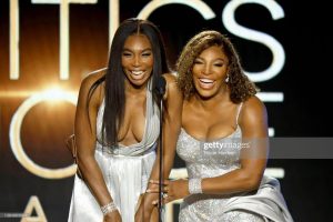 Coco Gauff rend un vibrant hommage à Serena et Venus Williams