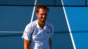 Daniil Medvedev laisse échapper trois balles de match contre Brand Nakashima à Cincinnati
