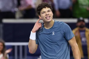 De l’indoor au gazon : Shelton sacré sur les 4 surfaces en 2026