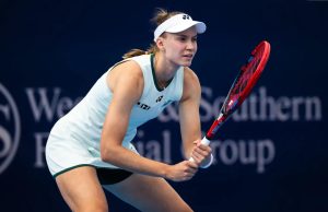 Elena Rybakina échappe à une grave blessure, mais ne s’est pas encore entraînée à l’approche de l’US Open