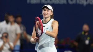 Elena Rybakina renverse Naomi Osaka après avoir frôlé la défaite