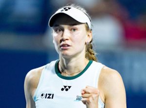 Elena Rybakina tient désormais son destin de n°1 mondiale entre ses mains après l’élimination d’Aryna Sabalenka à Cinci