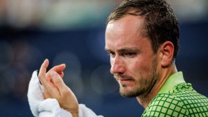 En difficulté sur le dur américain, Daniil Medvedev tente un dernier pari avant l&rsquo;US Open