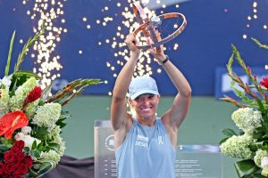 Iga Swiatek remporte le WTA 1000 de Toronto face à Elena Rybakina