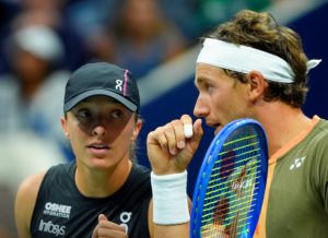 Iga Swiatek renonce au double mixte de l’US Open, invoquant un enchaînement éprouvant entre Toronto et Cincinnati