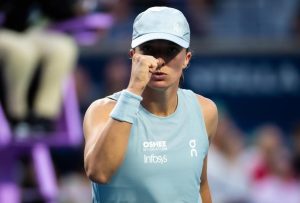 Iga Swiatek se relance dans la course au WTA Finals après avoir mis fin à sa disette de titres à Toronto