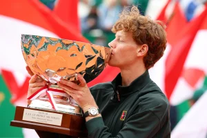 Jannik Sinner fête ses 25 ans avec un palmarès déjà historique