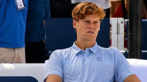 Jannik Sinner se retire du Masters de Cincinnati en raison d&rsquo;un problème au genou.