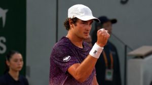 Joao Fonseca explique pourquoi il n&rsquo;est pas encore prêt pour les comparaisons avec Sinner et Kuerten.
