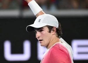 Joao Fonseca partage sa réaction sincère aux plaintes de Tsitsipas : Il faut s&rsquo;adapter
