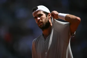 Khachanov perd ses nerfs à Montréal et pulvérise sa raquette