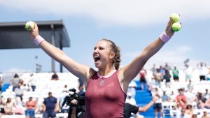 Premier tournoi WTA, premier sacre pour la prodige Liutova, 16 ans seulement, à Memphis