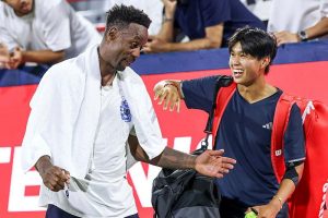 Quand Learner Tien demande un autographe à Gaël Monfils, qu&rsquo;il vient de battre à Montréal