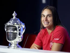 Sabalenka assume sa tenue pour l’US Open : « On ne peut pas plaire à tout le monde »