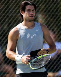 Steve Johnson dévoile si Carlos Alcaraz devrait prendre le risque de jouer l&rsquo;US Open.