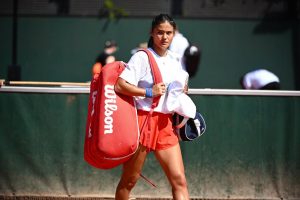 Toujours blessée à la jambe droite, Emma Raducanu, victorieuse de l&rsquo;US Open 2021, déclare forfait