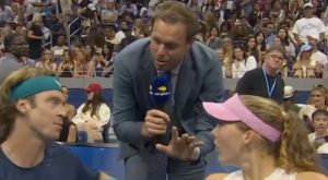 US Open, Vidéos > Quand Rublev remballe sèchement un ancien joueur en plein match
