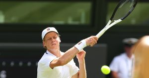 US Open: le N.1 mondial Jannik Sinner, touché au genou, déclare forfait