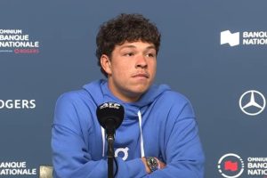 Un insider du tennis épingle Ben Shelton pour son geste du doigt à l’oreille