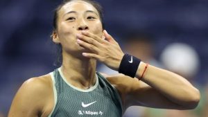 Vidéo – US Open : Qinwen Zheng signe un coup droit fou qui contourne le filet