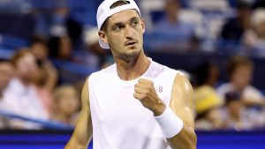 Crampes, service à la cuillère et tensions : le duel entre Atmane et Munar s’emballe à l&rsquo;US Open