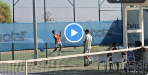 Vidéos > Carlos Alcaraz très en forme lors de son dernier entraînement avant de prendre l&rsquo;avion !