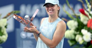 WTA Toronto: Iga Swiatek décroche au Canada son premier titre de l&rsquo;année en battant Elena Rybakina