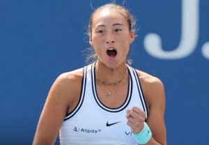 Zheng Qinwen domine après une interruption due à la pluie et décroche sa place dans le tablea