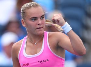dans la foulée de la victoire d’Aryna Sabalenka, Sara Bejlek bat Madison Keys au terme d’un thriller