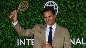 en larmes, Roger Federer intronisé au Panthéon international du tennis
