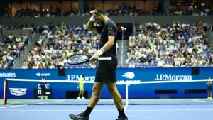 les larmes de Novak Djokovic, accablé de douleurs et pris de vomissements en plein match