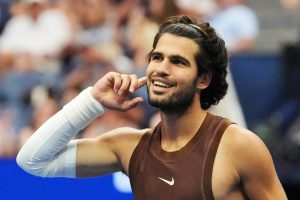 139 jours après, Carlos Alcaraz reprend avec une victoire convaincante au premier tour de l&rsquo;US Open