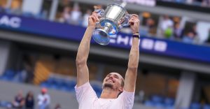 ATP, US Open > Nicolas Escudé catégorique sur Alexander Zverev : « Il ne fait pas encore partie du Big 3 avec Carlos Alcaraz et Jannik Sinner. Il en fera partie quand il gagnera des Grands Chelems en les battant »
