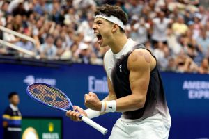 Bousculé, Ben Shelton s&rsquo;en sort face à Hubert Hurkacz pour atteindre le troisième tour de l&rsquo;US Open