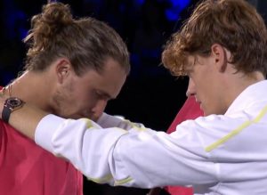 Carlos Alcaraz désigne Jannik Sinner ou Alexander Zverev comme meilleur serveur